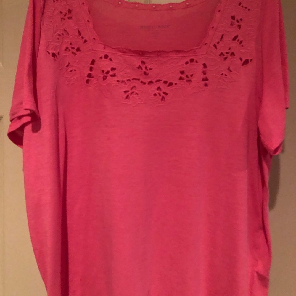 2 Women’s tops by Jessica London 18/20.